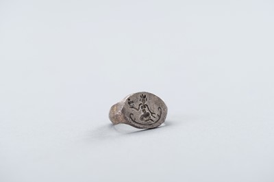 Lot 1226 - A PYU CULTURE SILVER ALLOY ‘LAKSHMI’ RING, 9TH TO 11TH CENTURY