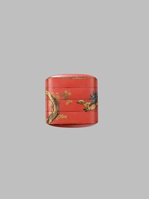 Lot 352 - A RARE RED AND GOLD-LACQUER THREE-CASE INRO
