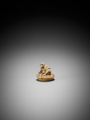 Lot 255 - A STAG ANTLER NETSUKE OF A MONKEY HOLDING A PEACH