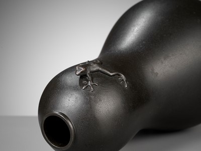 Lot 11 - SHINZUI: A BRONZE DOUBLE-GOURD-FORM VASE WITH A FROG