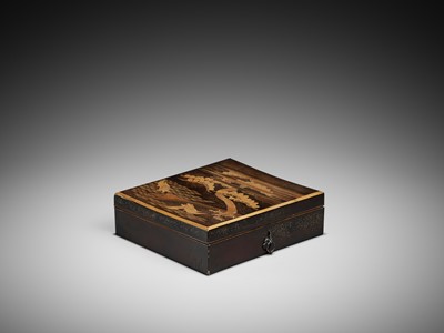 Lot 192 - A LACQUER BOX AND COVER WITH MINOGAME DESIGN