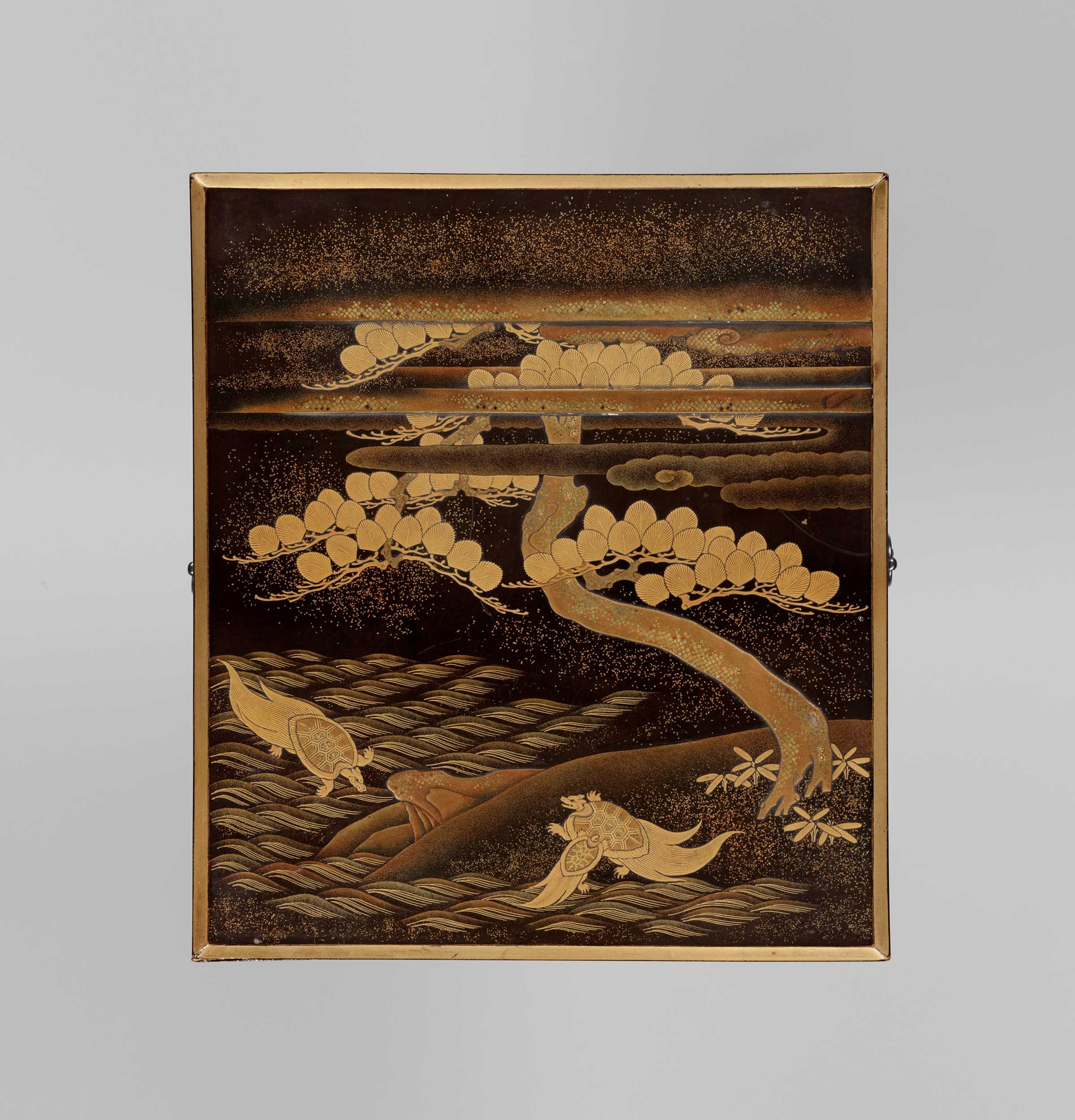 Lot 192 - A LACQUER BOX AND COVER WITH MINOGAME DESIGN