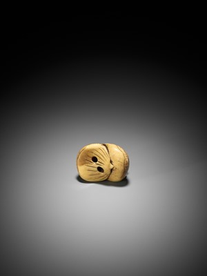 Lot 138 - A STAG ANTLER NETSUKE OF A FROG ON CHESTNUTS
