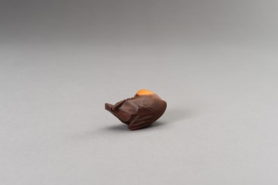 Lot 457 - A HIDA SCHOOL ITTOBORI WOOD NETSUKE OF A SPARROW