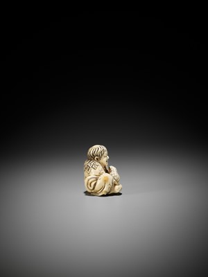 Lot 2 - TOMOTADA: A RARE AND IMPORTANT IVORY NETSUKE OF GAMA SENNIN WITH HIS TOAD