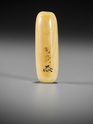 Lot 81 - MITSUHIRO: A FINE IVORY OJIME WITH A BIRD AND BAMBOO