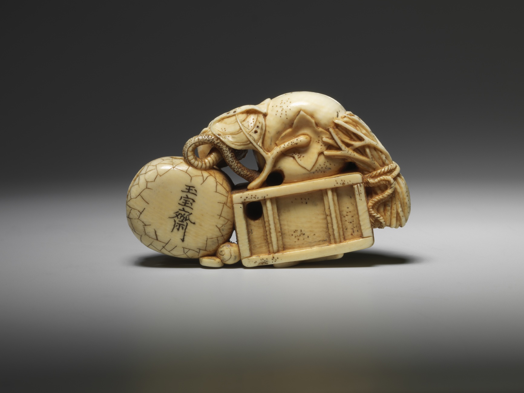 Lot 226 - GYOKUHOSAI RYUCHIN: A FINE IVORY NETSUKE OF