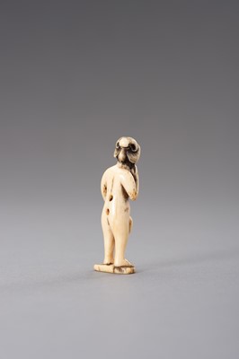 Lot 534 - GYOKUZAN: AN IVORY NETSUKE OF A NUDE WOMAN WITH FAN