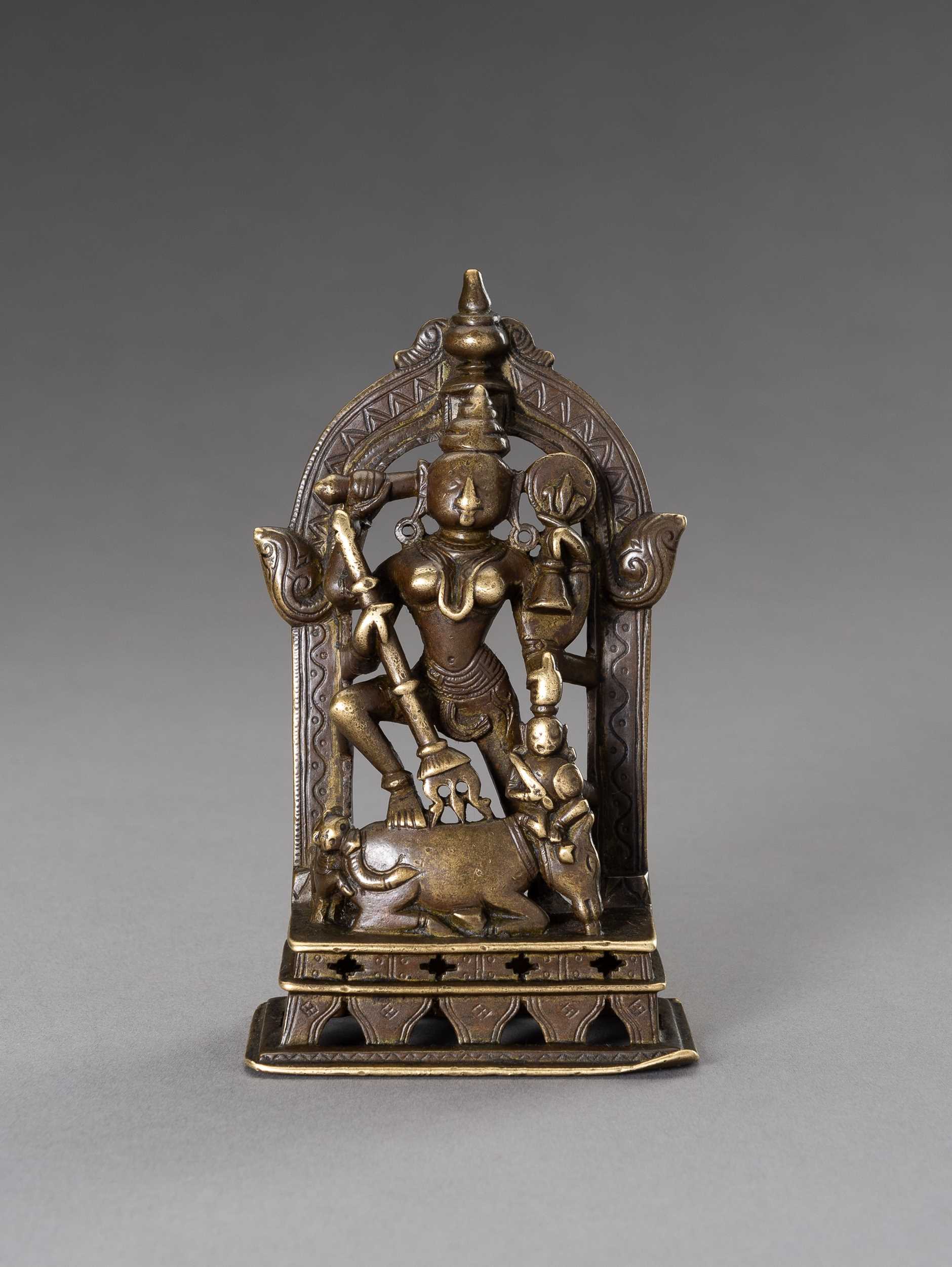 Lot 1270 - A FINE BRONZE FIGURE OF DURGA