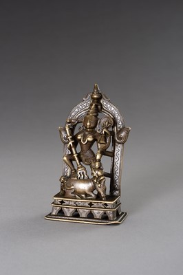 Lot 1270 - A FINE BRONZE FIGURE OF DURGA