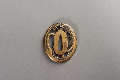 Lot 1365 - A SHINCHU TSUBA WITH DRAGON