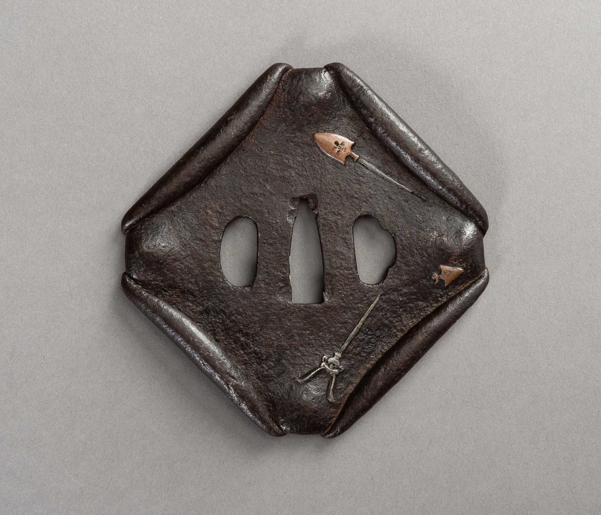 Lot 639 - AN IRON TSUBA WITH ARROWS