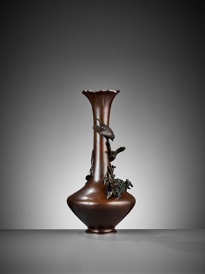 Lot 8 - A LARGE INLAID BRONZE VASE WITH SPARROWS