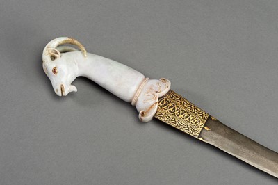 Lot 1277 - A MUGHAL KHANJAR WITH ‘IBEX’ JADEITE HANDLE