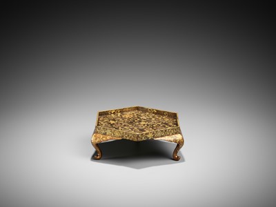 Lot 271 - A GOLD LACQUER HEXAGONAL STAND WITH KUYO MON