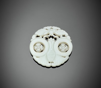Lot 364 - A WHITE JADE ‘BUTTERFLY’ PLAQUE, LATE QING TO REPUBLIC