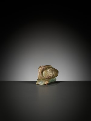 Lot 333 - A CELADON AND RUSSET JADE FIGURE OF A CRANE, MING DYNASTY