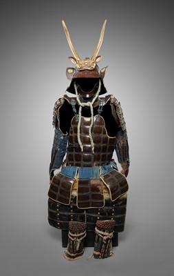 Lot 672 - A SUIT OF ARMOR WITH EBOSHI KABUTO
