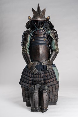 Lot 1301 - A SUIT OF ARMOR WITH EBOSHI KABUTO