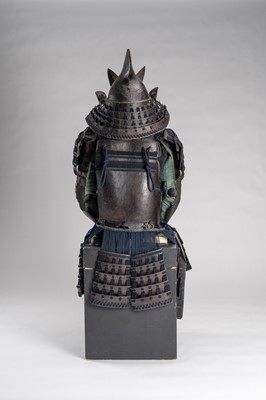 Lot 1301 - A SUIT OF ARMOR WITH EBOSHI KABUTO