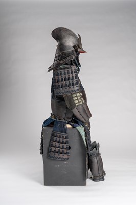 Lot 1301 - A SUIT OF ARMOR WITH EBOSHI KABUTO