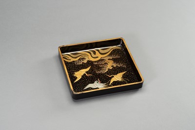 Lot 385 - A BLACK AND GOLD LACQUERED TRAY WITH CRANES, 1900s