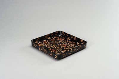 Lot 386 - A BLACK AND GOLD LACQUERED TRAY WITH LYCHEES, 1900s