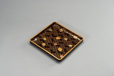 Lot 387 - A BLACK AND GOLD LACQUERED TRAY WITH TURTLES, 1900s