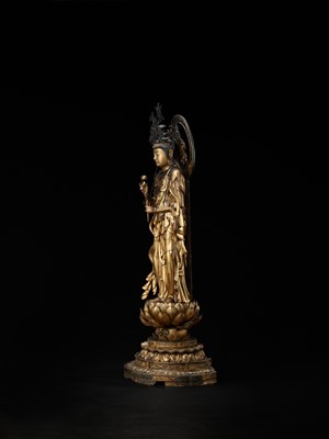 Lot 34 - AN EXCEPTIONAL AND MONUMENTAL GILT WOOD FIGURE OF SEISHI BOSATSU