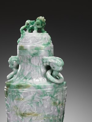 Lot 49 - A LAVENDER AND APPLE GREEN JADEITE ‘CHAIN’ VASE AND COVER, EARLY 20TH CENTURY