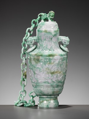 Lot 367 - A LAVENDER AND APPLE GREEN JADEITE ‘CHAIN’ VASE AND COVER, EARLY 20TH CENTURY