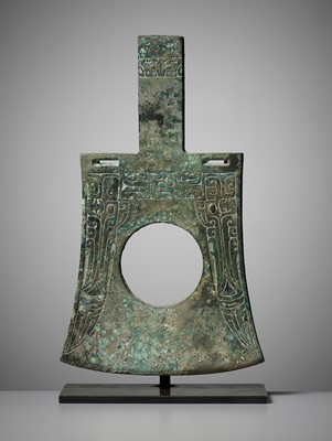 Lot 133 - A RARE AND IMPORTANT BRONZE RITUAL AXE-HEAD, YUE, EARLY SHANG DYNASTY, CIRCA 1500-1400 BC