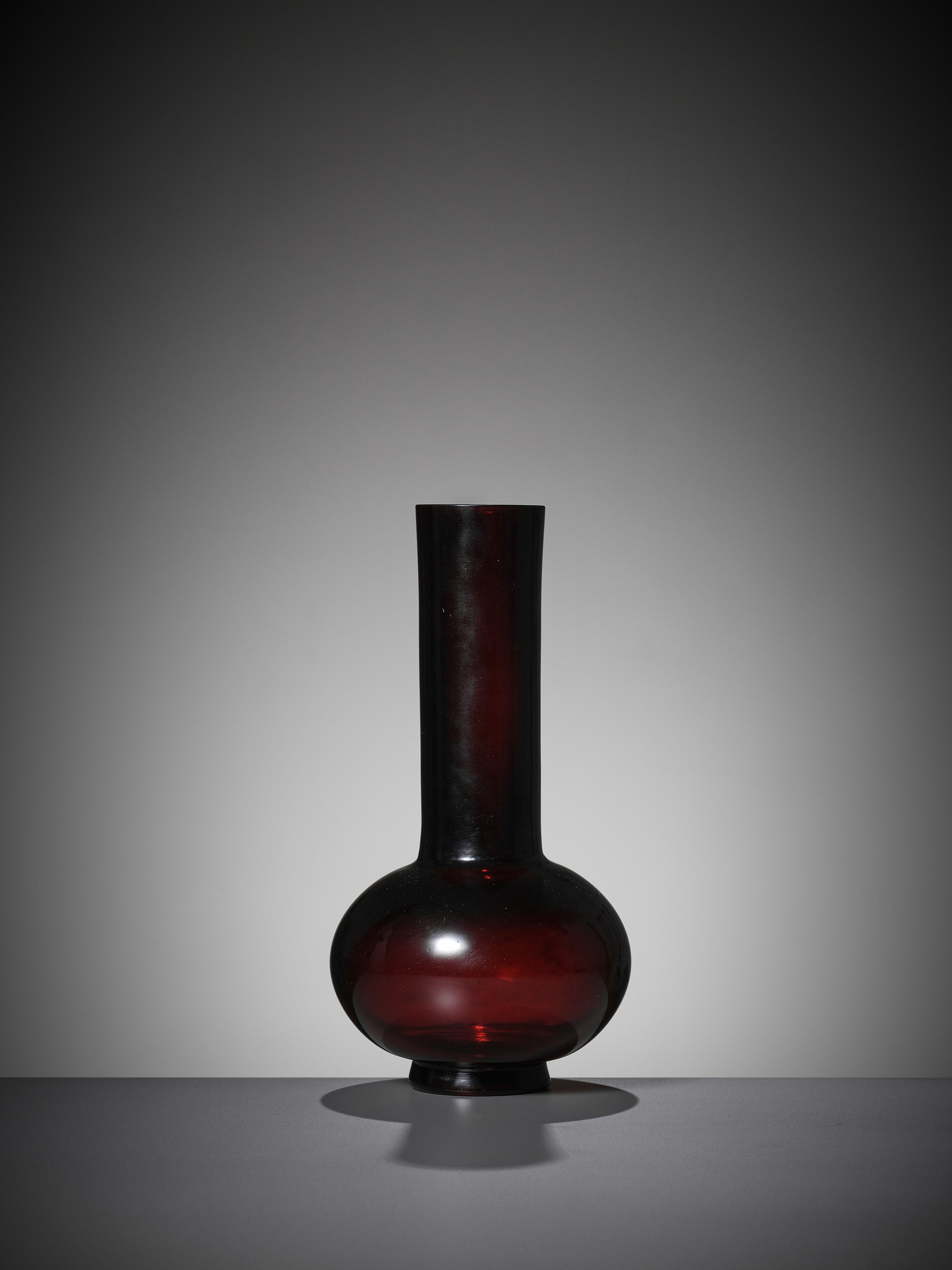 Lot 6 A RUBYRED GLASS BOTTLE VASE, QIANLONG MARK