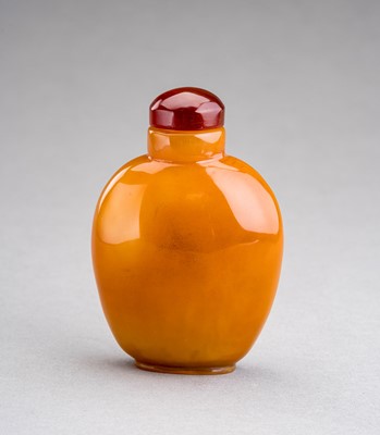 Lot 506 - AN AGATE SNUFF BOTTLE, QING DYNASTY