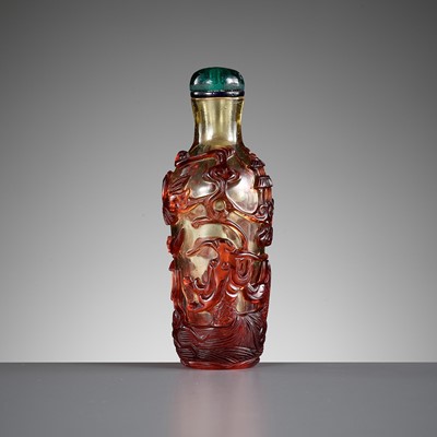 Lot 51 - A RUBY-RED OVERLAY GLASS ‘DRAGON CARP’ SNUFF BOTTLE, QING DYNASTY