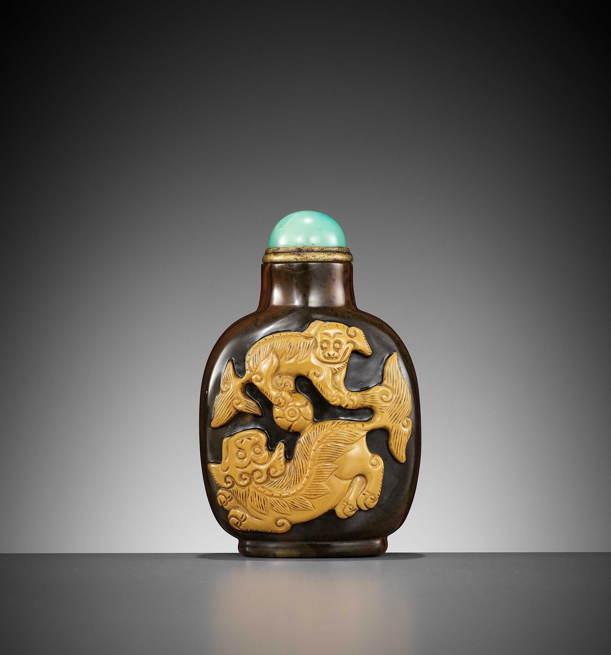 Lot 68 - A RARE CAMEO JASPER SNUFF BOTTLE, OFFICIAL SCHOOL, QING DYNASTY