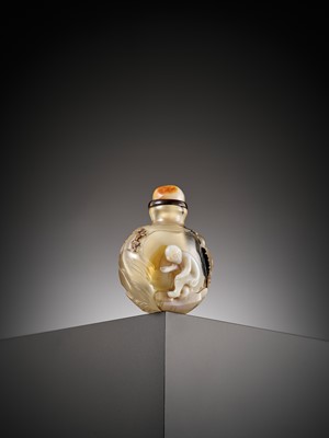Lot 66 - ‘MONKEY REACHING FOR THE MOON'S REFLECTION’, AN IMPORTANT CAMEO AGATE SNUFF BOTTLE, SUZHOU SCHOOL