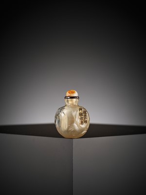 Lot 66 - ‘MONKEY REACHING FOR THE MOON'S REFLECTION’, AN IMPORTANT CAMEO AGATE SNUFF BOTTLE, SUZHOU SCHOOL