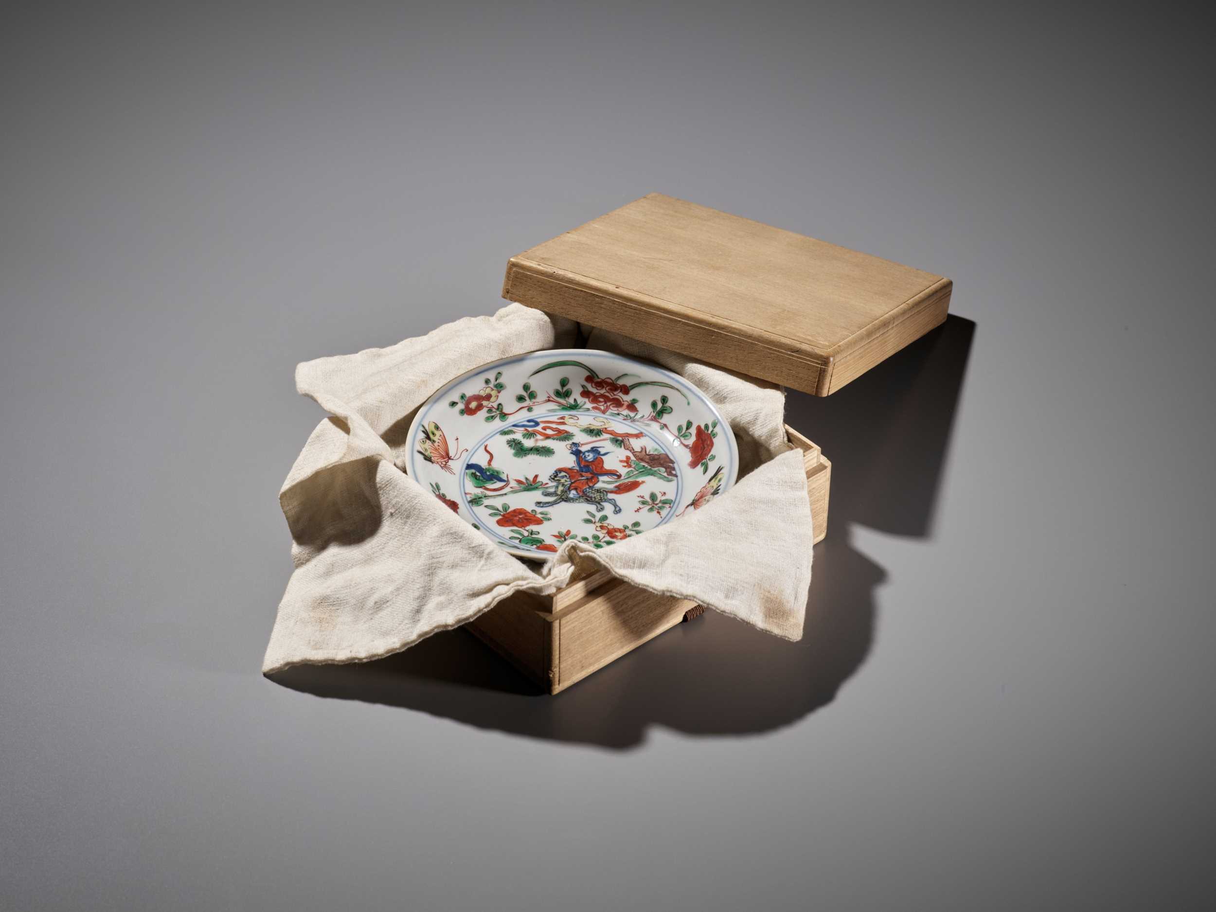 Lot 74 - A RARE WUCAI ‘ZHANG TIANSHI AND THE FIVE