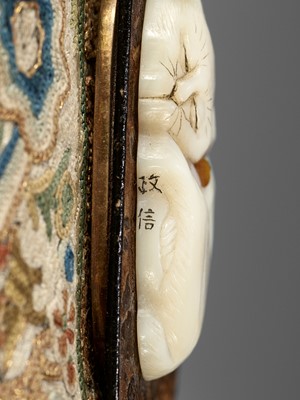 Lot 211 - A VERY RARE LEATHER TABAKO-IRE WITH INLAID MOTHER-OF-PEARL ‘CAT’ KANAMONO