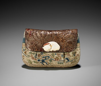Lot 211 - A VERY RARE LEATHER TABAKO-IRE WITH INLAID MOTHER-OF-PEARL ‘CAT’ KANAMONO