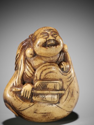 Lot 164 - A LARGE STAG ANTLER NETSUKE OF HOTEI INSIDE HIS TREASURE BAG