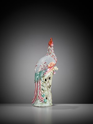 Lot 110 - A FAMILLE ROSE FIGURE OF A PHOENIX, 19TH CENTURY