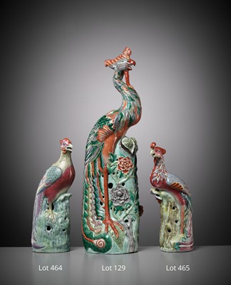 Lot 129 - AN EXCEPTIONALLY LARGE FAMILLE VERTE FIGURE OF A PHOENIX, MID-QING DYNASTY