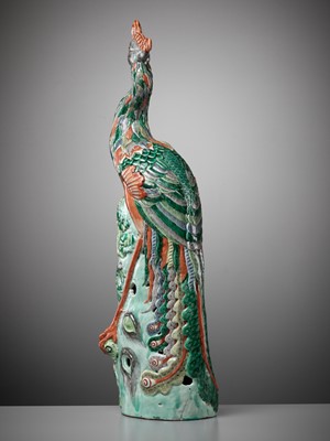 Lot 259 - AN EXCEPTIONALLY LARGE FAMILLE VERTE FIGURE OF A PHOENIX, MID-QING DYNASTY