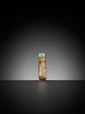 Lot 62 - A CARVED CELADON AND RUSSET JADE SNUFF BOTTLE, MASTER OF THE ROCKS SCHOOL, 1740-1850