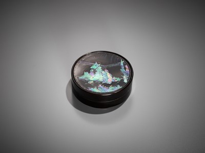 A MOTHER-OF-PEARL INLAID BLACK LACQUER ‘ROMANCE OF THE WESTERN CHAMBER’ BOX AND COVER, BY JIANG QIANLI, KANGXI PERIOD