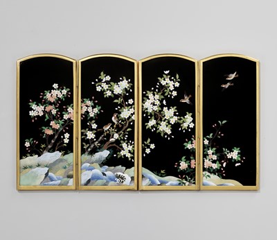 Lot 114 - A FINE CLOISONNÉ FOUR-PANEL TABLE SCREEN DEPICTING BIRDS AND FLOWERS