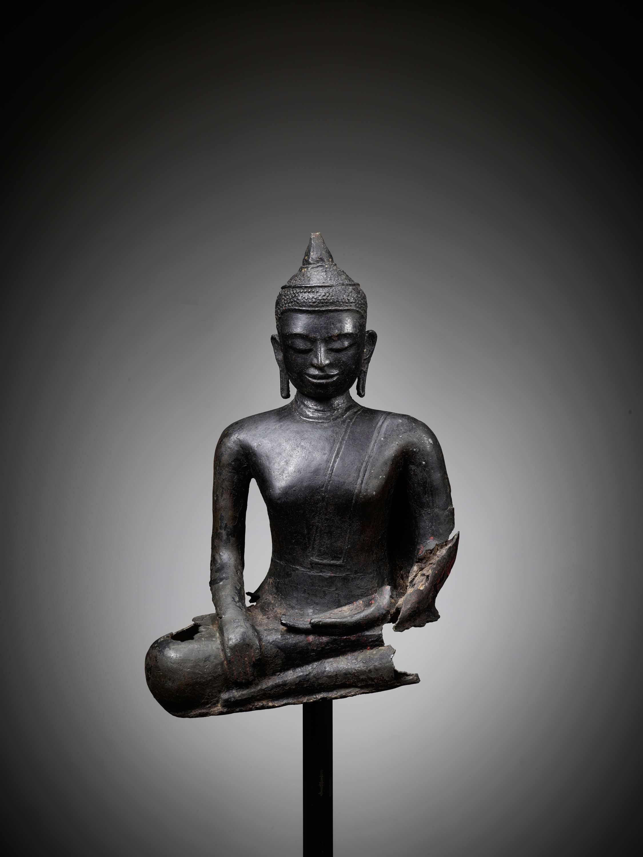 Lot 683 - AN EARLY BRONZE FRAGMENT OF BUDDHA, PYU