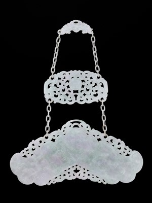 Lot 363 - A LAVENDER AND APPLE GREEN JADEITE MUSICAL CHIME, BIANQING, QING TO EARLY REPUBLIC PERIOD
